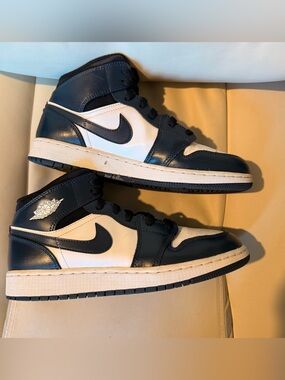 Nike Air Jordan Mid-Top Sneakers in Navy and White - Kids 7Y